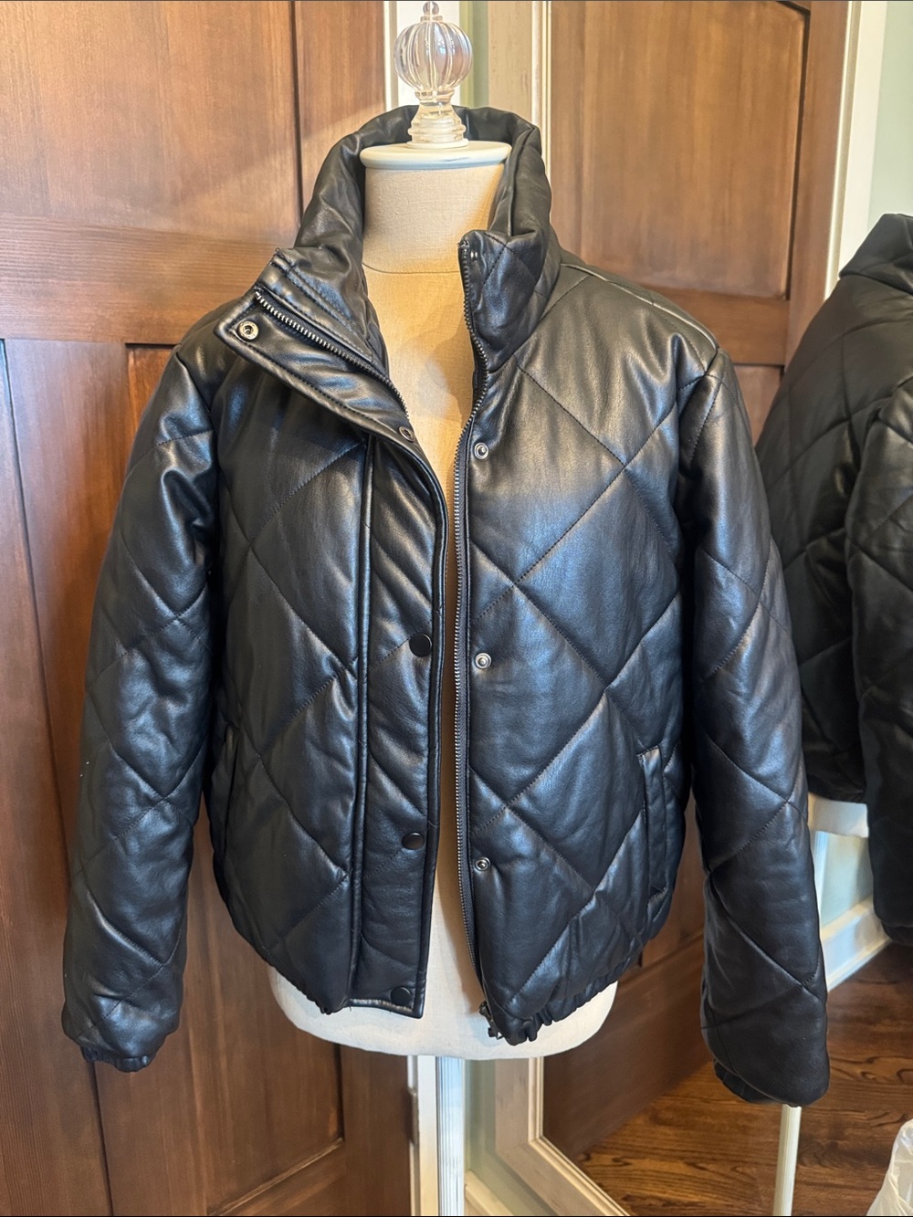 Cisono faux leather black quilted bomber jacket. Size small. EUC. No flaws.